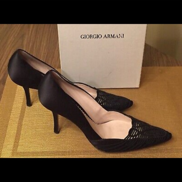 Giorgio Armani satin woven pumps. - Picture 1 of 12